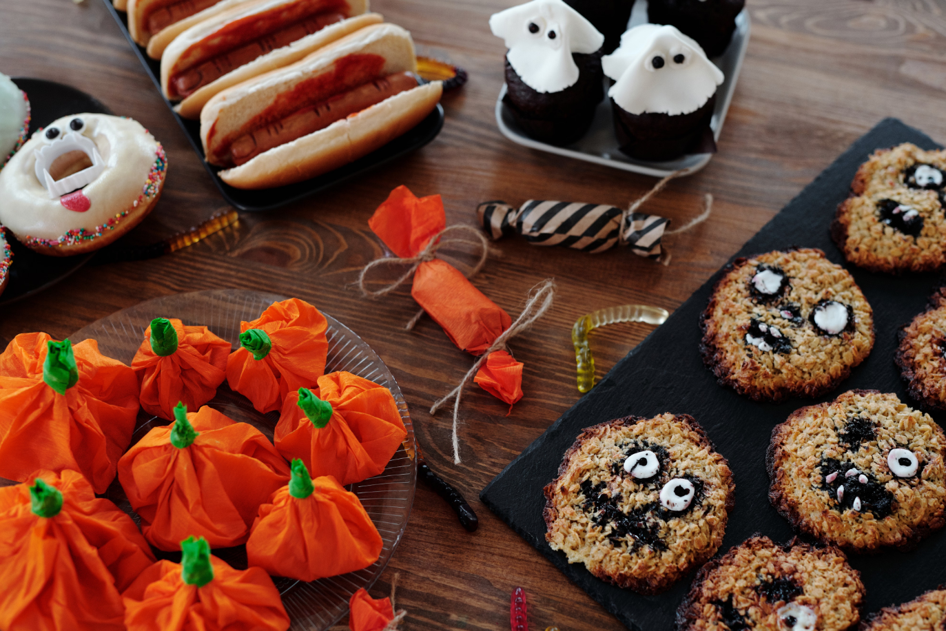 Halloween Dessert Table Dark-Tone Theme Setup