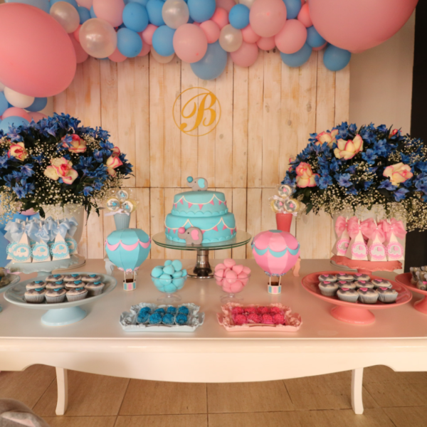 Baby Gender Reveal Blue-Pink Dual-Color Table Scene